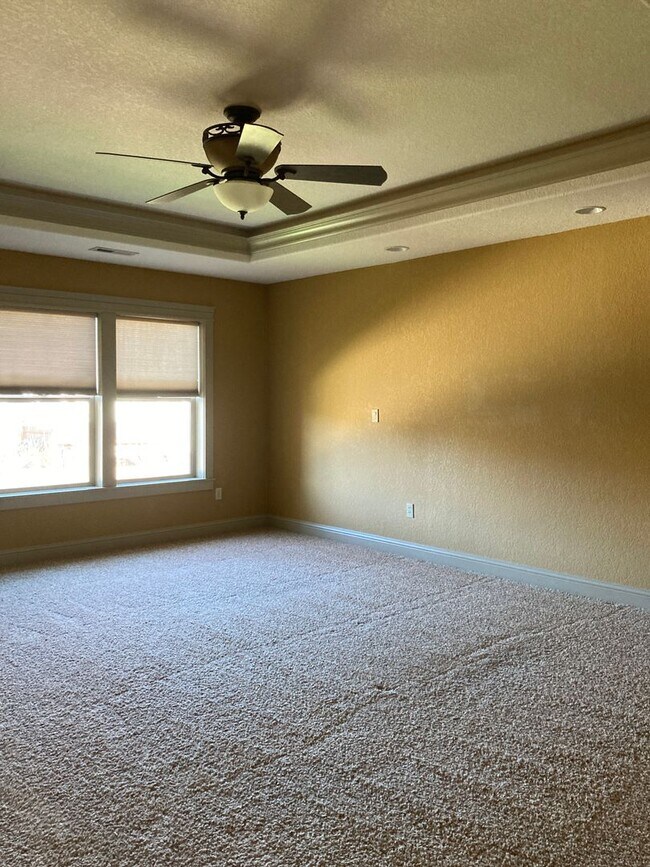 Building Photo - West Meadows Estate 2-Story Home in Salem
