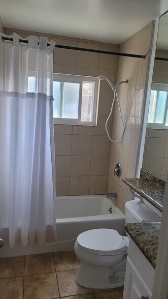 Building Photo - 2545 Beverley Ave