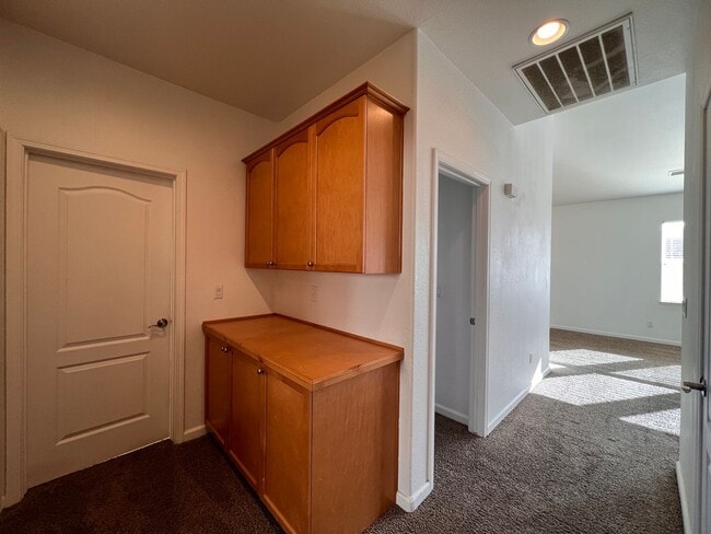 Building Photo - 4 bedroom Fernley Home.