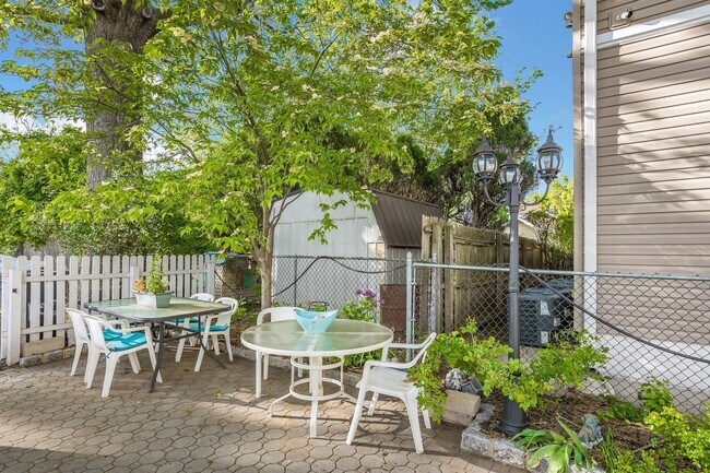 Building Photo - 102 Broughton Ave