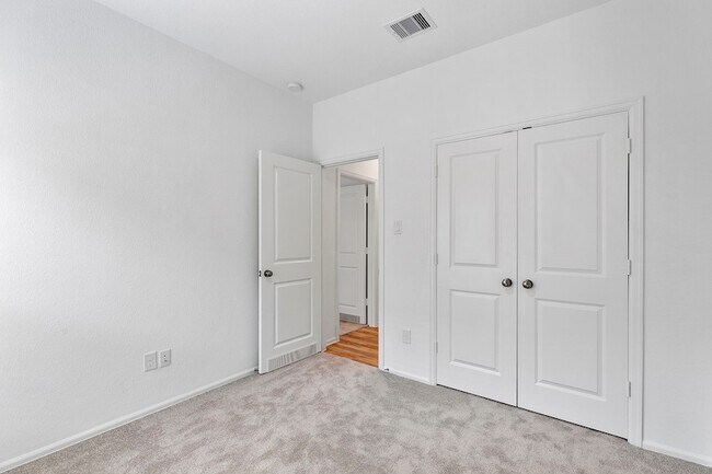 Building Photo - 31546 Beacon Cove Trl