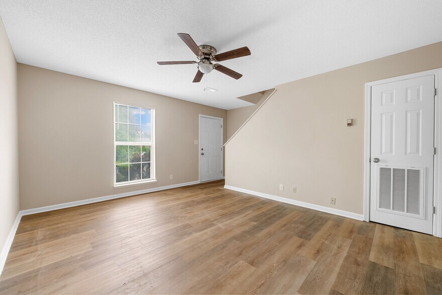 Building Photo - 481 Martha Ln