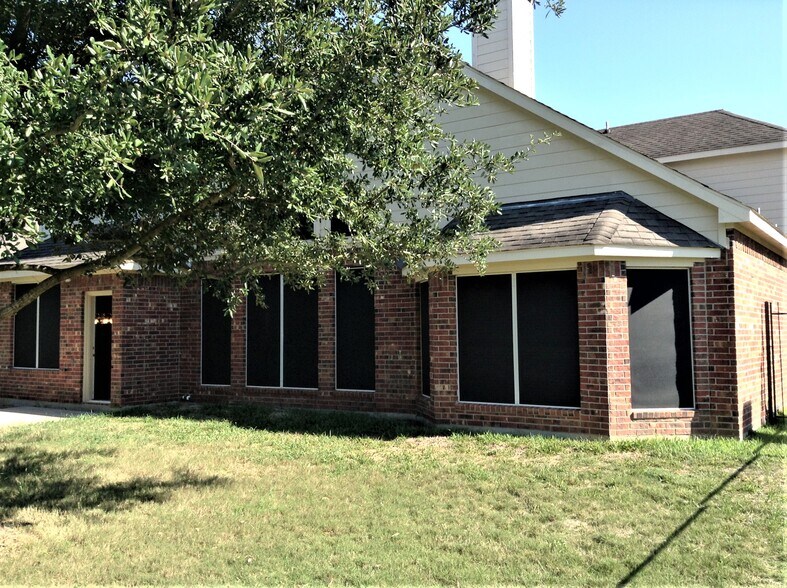 Building Photo - 1322 Ventura Canyon Dr