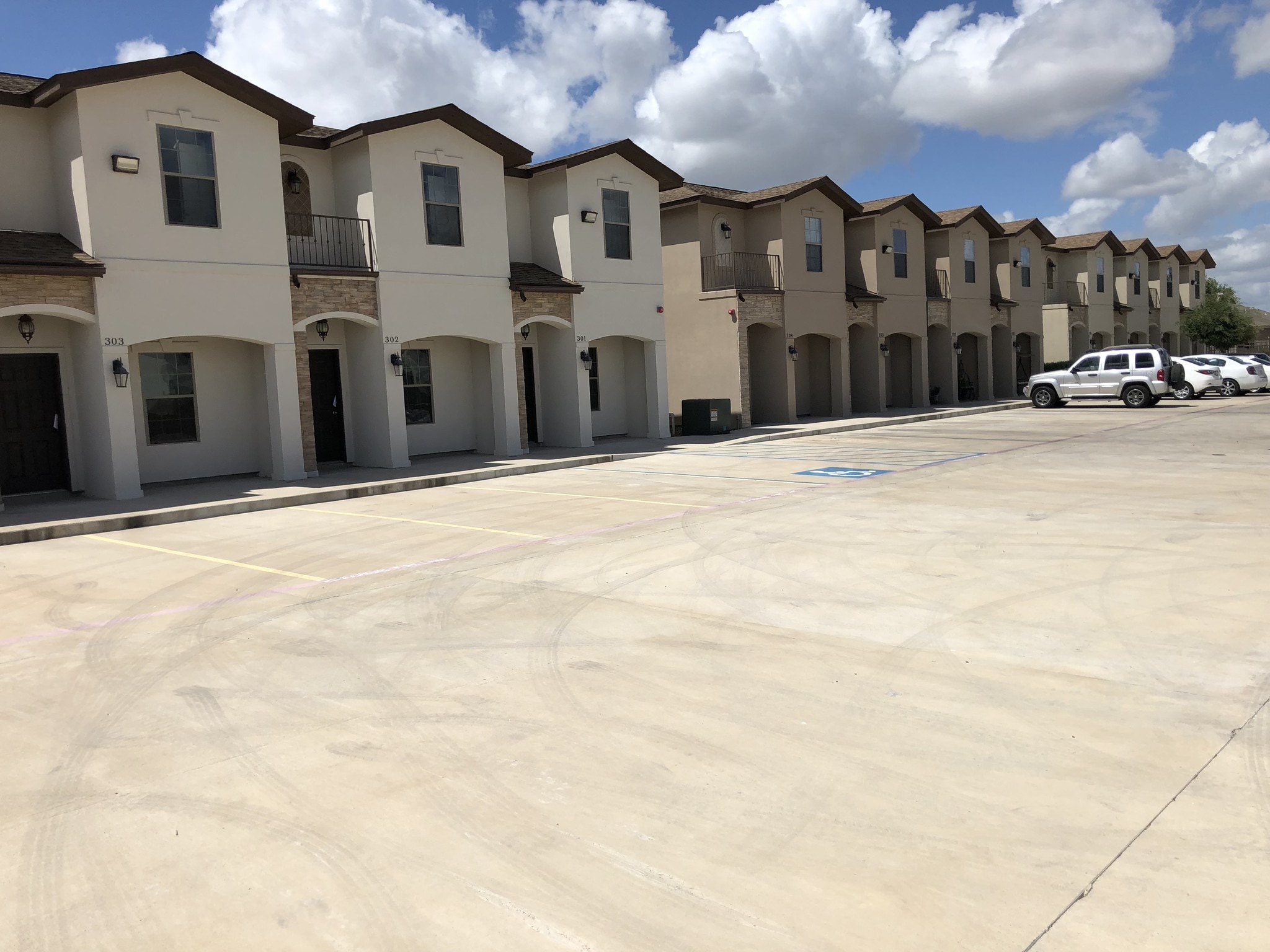 Building - 602 Basswood Dr