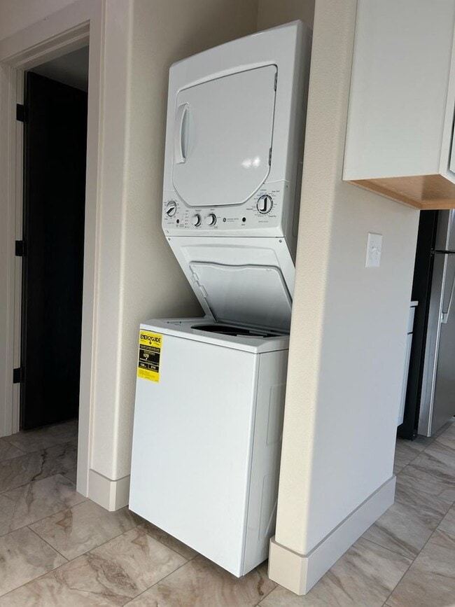 Building Photo - 940 M St SW