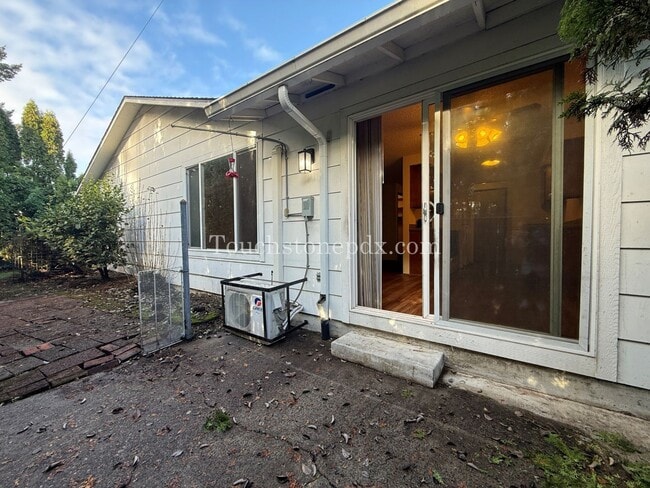 Building Photo - 1411 SE 130th Ave