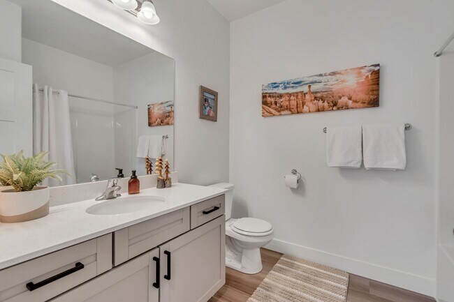 Building Photo - FREE FIRST MONTH'S RENT-Condominium in Prime Riverton Location