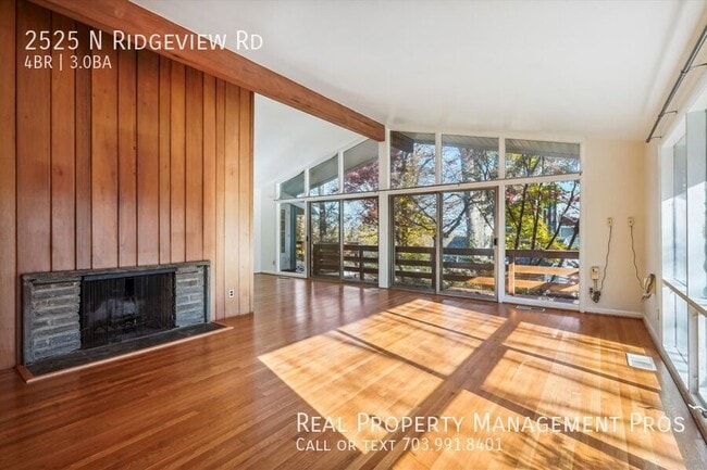 Building Photo - 2525 N Ridgeview Rd