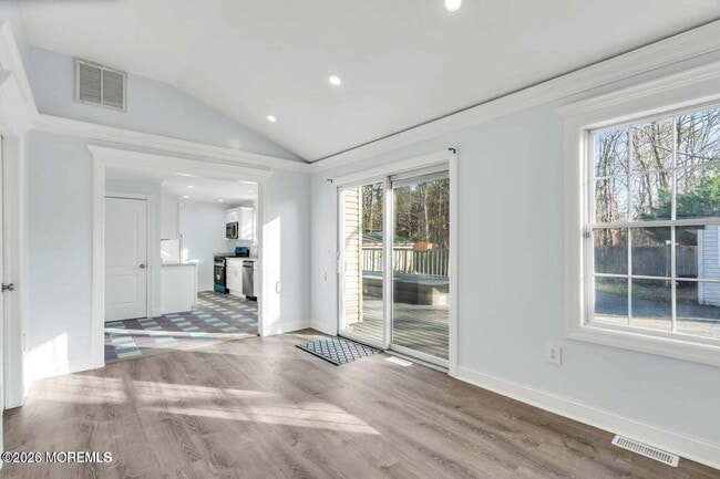 Building Photo - 905 Harrison Rd