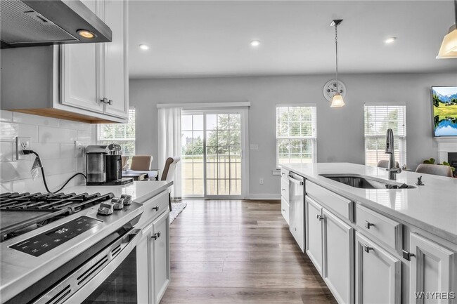 Building Photo - 4966 Brauer Dr