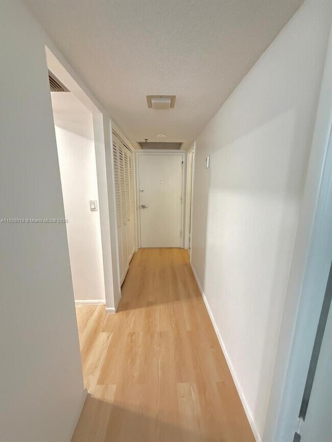 Building Photo - 6039 Collins Ave
