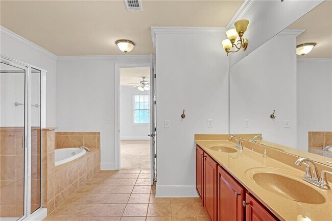 Building Photo - 2300 Peachford Rd