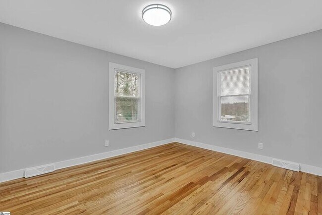 Building Photo - A 4-bedroom GEM!!