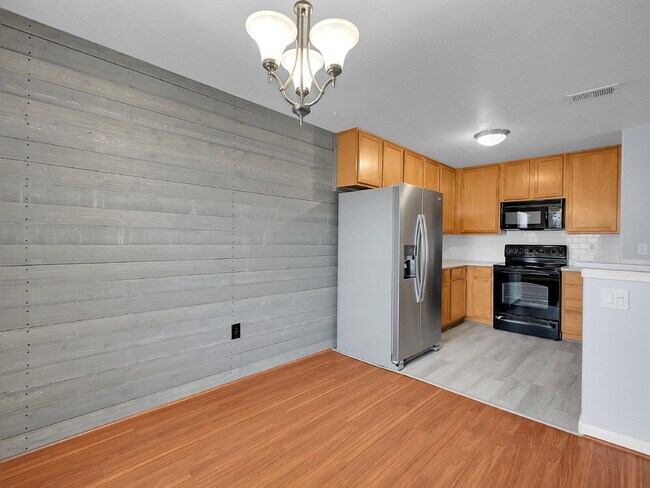 Building Photo - $2,050.00, Gorgeous 2-bed, 2-bath condo lo...