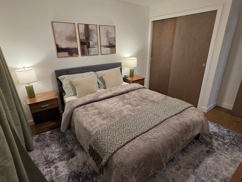 Building Photo - 3038 S Wood Ave