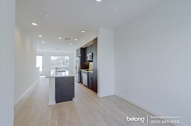 Building Photo - 105 Uptown Cir