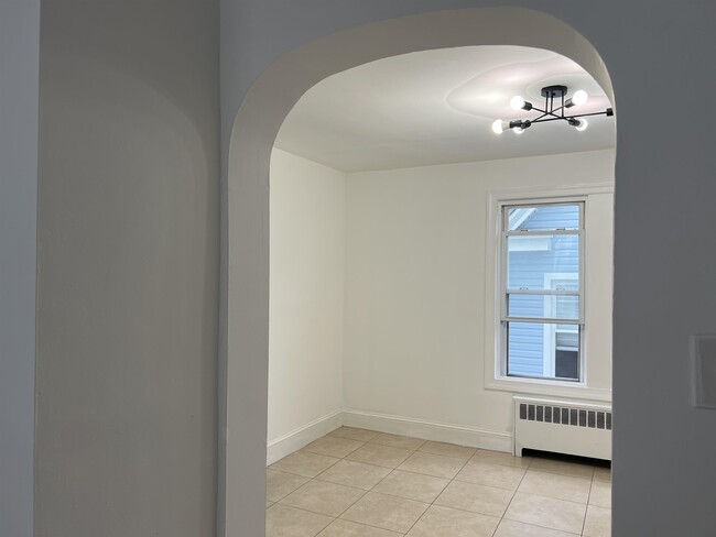 Building Photo - 22 E 39th St
