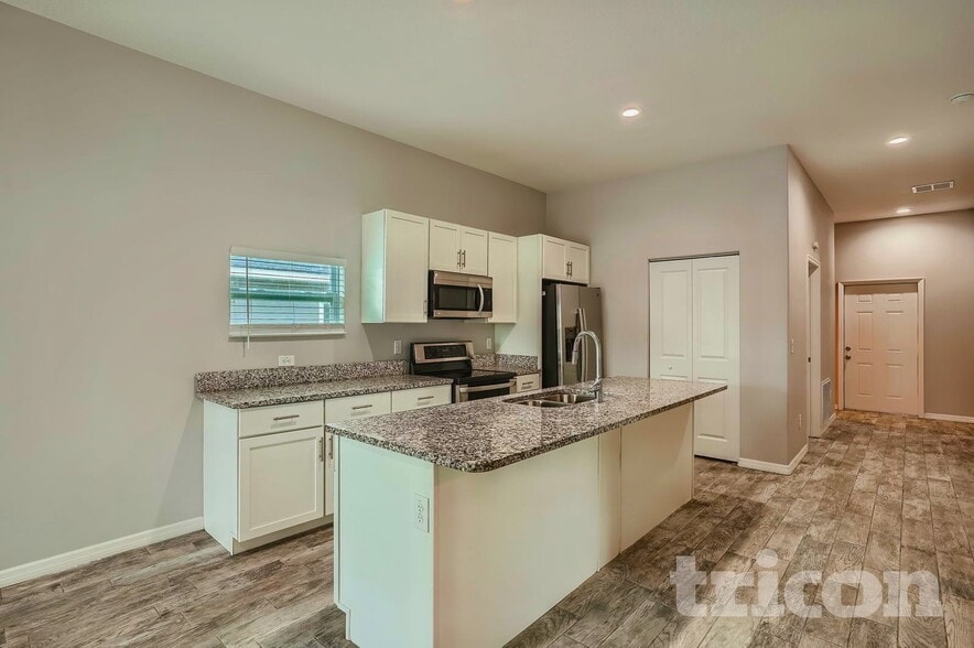 Building Photo - 2704 61st Ave N