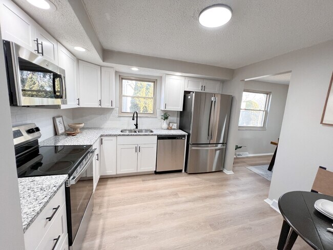 Building Photo - 7034 Rockhaven Pl