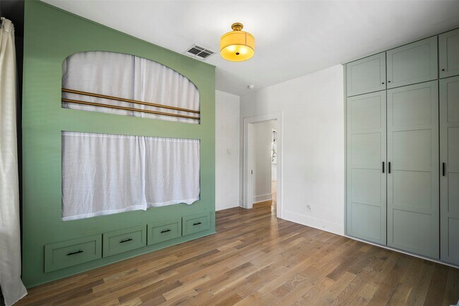 Building Photo - 1129 Euclid St