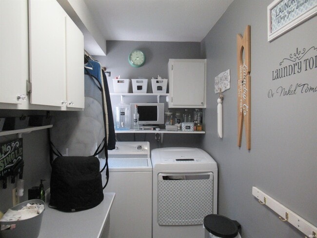 Building Photo - 9823 Valley Vista Pl