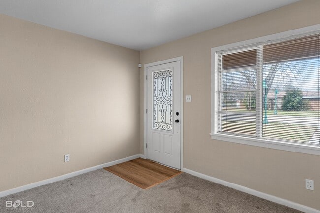 Building Photo - 1706 Shady Grove Dr