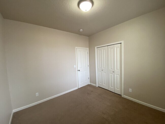 Building Photo - 1102 Breckenridge Dr