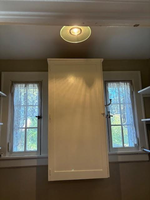 Building Photo - 613 S York St