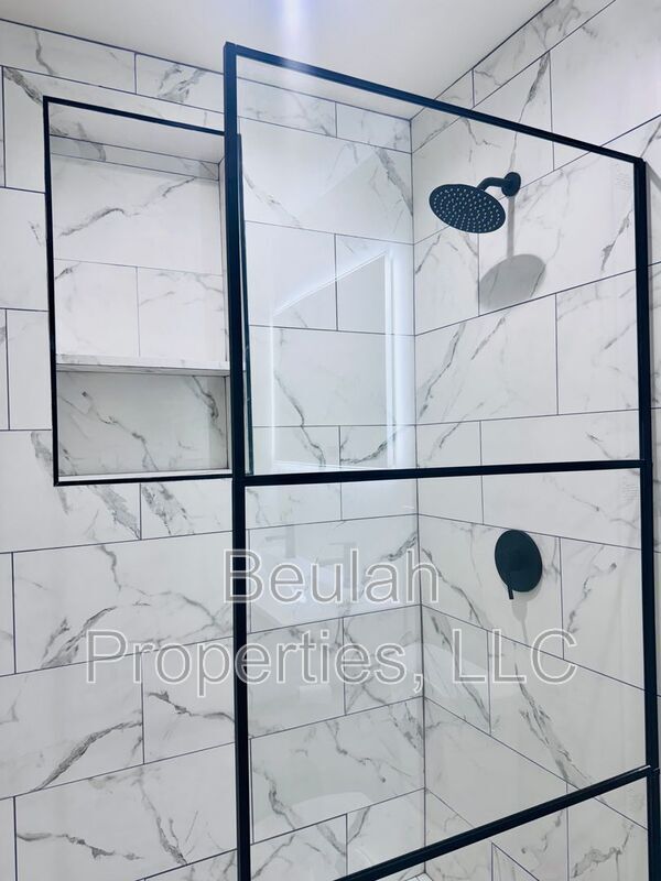 Building Photo - 1306 Sidney St