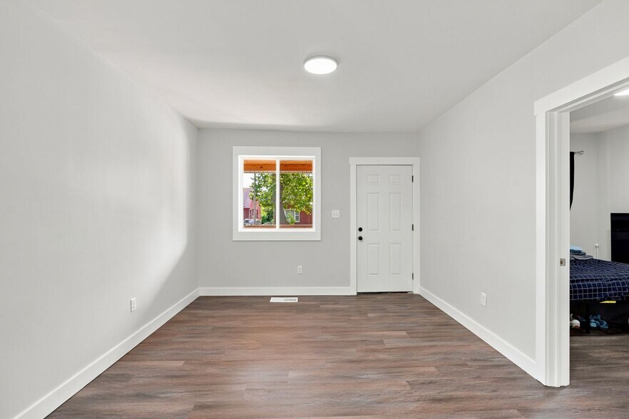 Building Photo - 15053 Spring Garden St