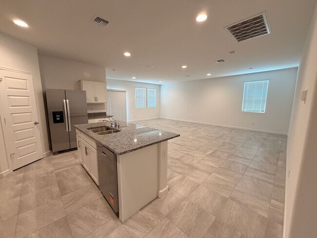 Building Photo - 1481 N Fenway Dr