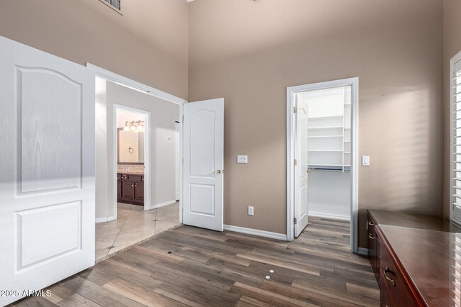 Building Photo - 6401 W Orchid Ln