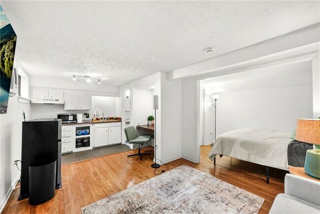 Building Photo - 3635 Cantrell Rd NE