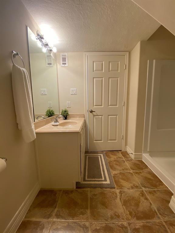 Building Photo - Beautifully maintained 3-bedroom, 3.5-bath townhome