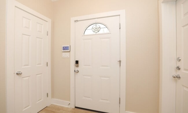 Building Photo - 3535 Mt Pleasant St