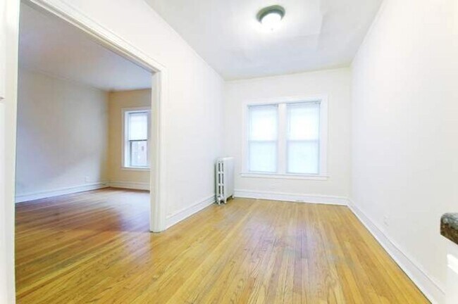 Building Photo - 1335 W Touhy Ave
