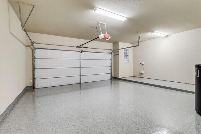 Building Photo - 401 Silver Trail