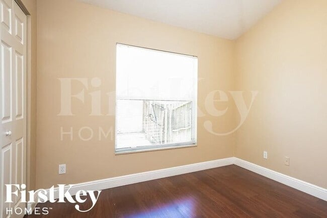 Building Photo - 1241 SW Wellington Ave