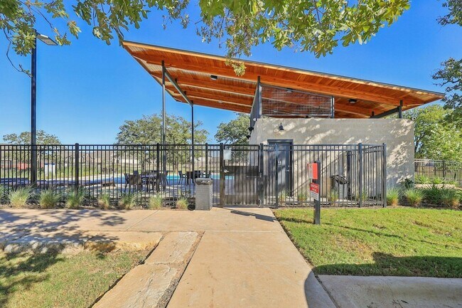 Building Photo - 133 Plumbago Loop