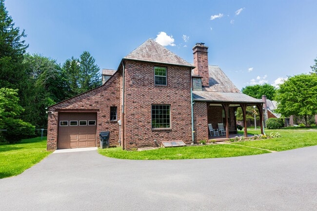 Building Photo - 13 Safe Harbor Village