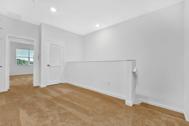 Building Photo - 8554 Via Mar Rosso