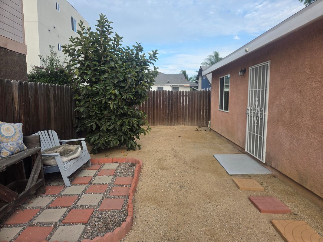 Building Photo - 3764 S La Salle Ave