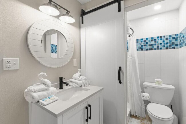 Building Photo - 511 E Beach Blvd