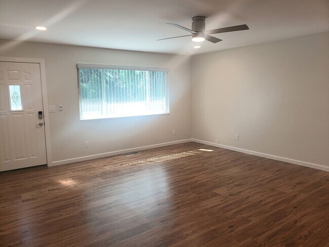 Building Photo - Updated Home in Old Town Auburn
