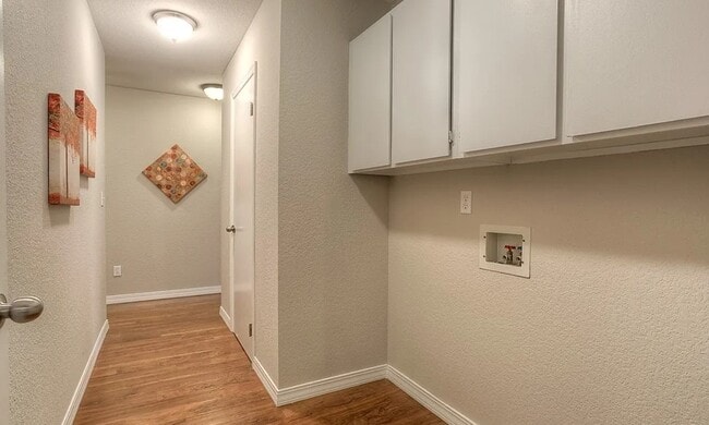 Building Photo - 207 NE Nikki Ln