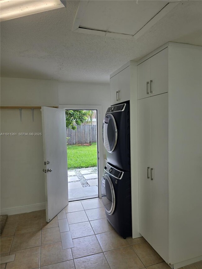 Building Photo - 16813 SW 107th Pl