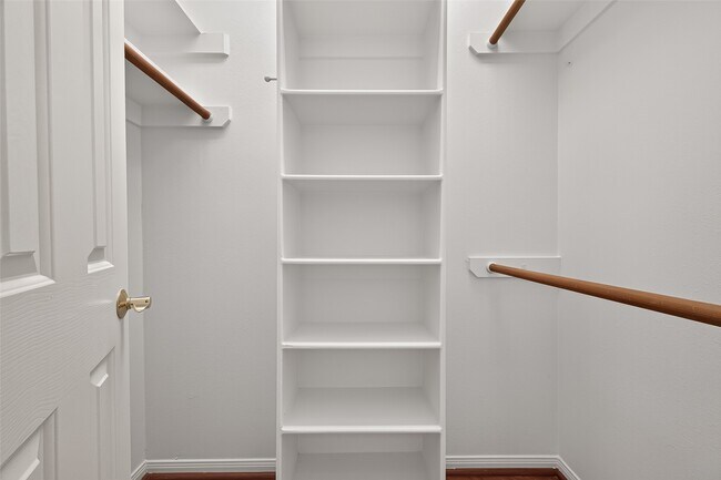 Building Photo - 10802 Warner Hollow Ct