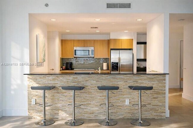 Building Photo - 1050 Brickell Ave