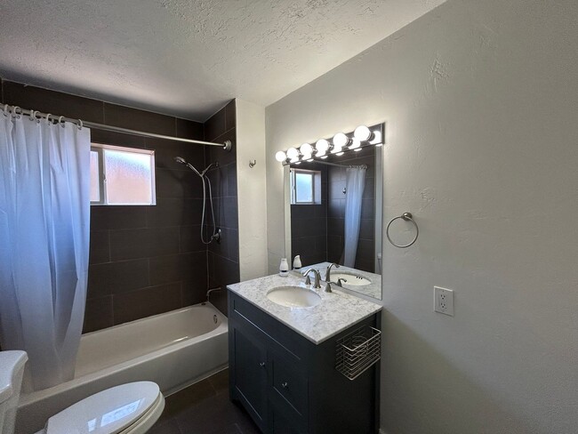 Building Photo - 3 Bedroom 1.75 Bathrooms House in Springvi...