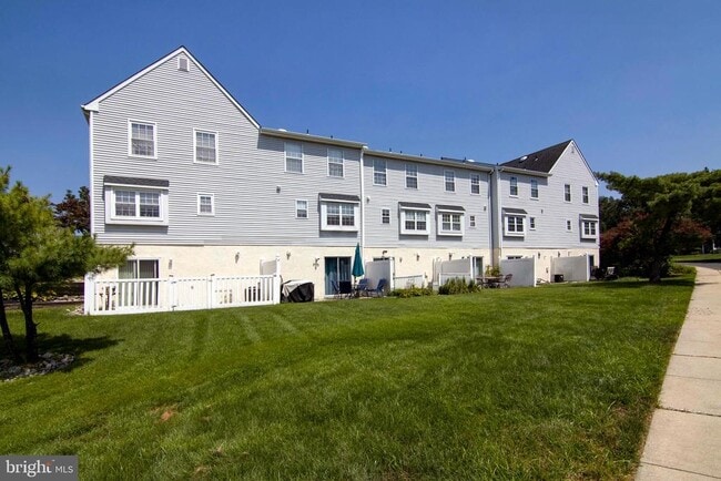 Building Photo - 1010 Hillsboro Ct